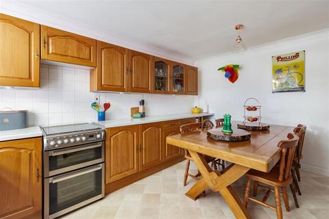 9a Punch Croft, New Ash Green, Longfield, DA3 8HP