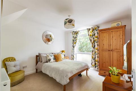 9a Punch Croft, New Ash Green, Longfield, DA3 8HP