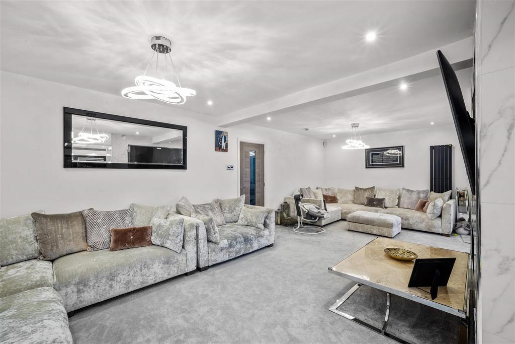 Bramhall Lane South, Bramhall SK7 4 bed detached house for sale £1,175,000