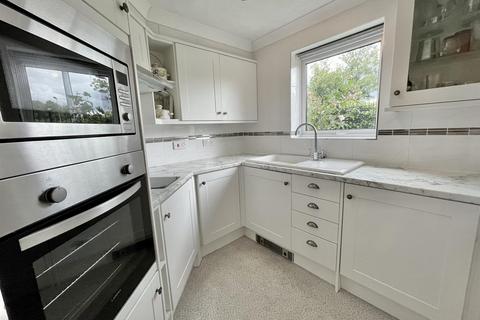2 bedroom flat for sale, Willow Close, Stockport SK12