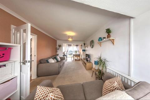 3 bedroom end of terrace house for sale, Ivy Crescent, South Bersted, Bognor Regis