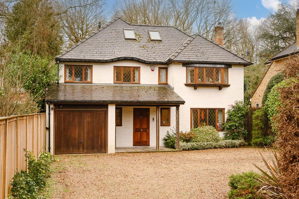 Leatherhead Road, Oxshott, Leatherhead, KT22 5 bed detached house for