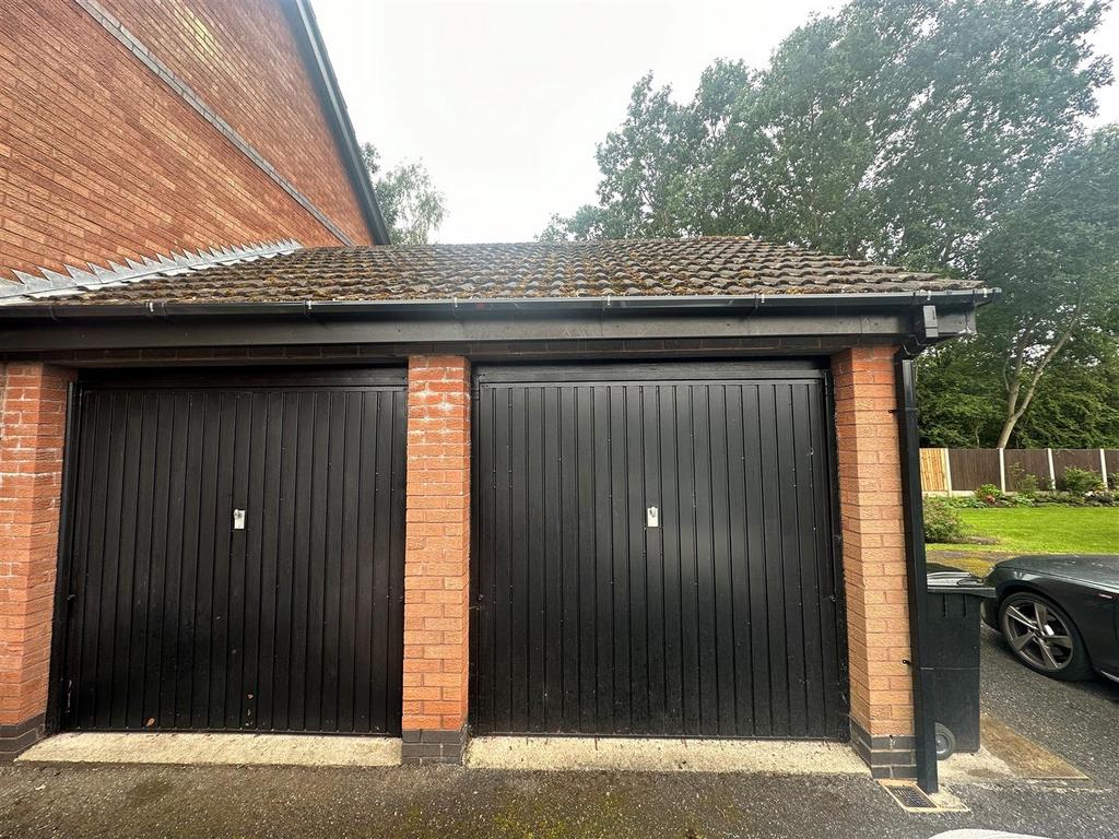 Trinity Gardens, Stockport SK3 2 bed flat £136,500