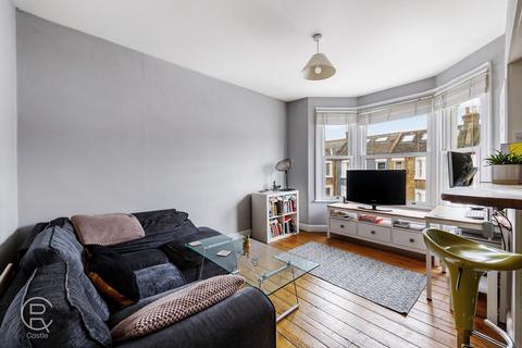 2 bedroom flat for sale, Elthorne Avenue, Hanwell, London, W7