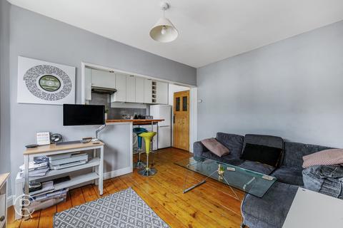 2 bedroom flat for sale, Elthorne Avenue, Hanwell, London, W7