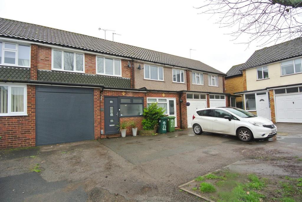 Maxwell Road, Ashford TW15 2 bed terraced house for sale £400,000