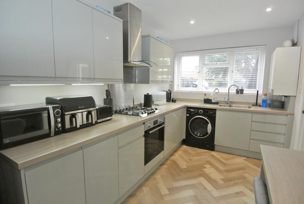 Maxwell Road, Ashford TW15 2 bed terraced house for sale £400,000