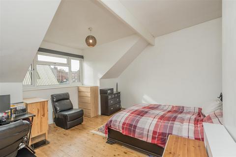 13 Arksey Place, Leeds, LS12 2NG