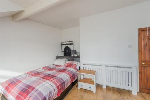 13 Arksey Place, Leeds, LS12 2NG