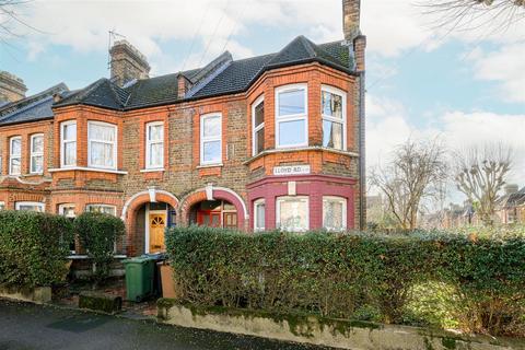 4 Lloyd Road, London, E17 6NR