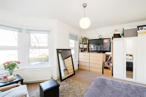 4 Lloyd Road, London, E17 6NR