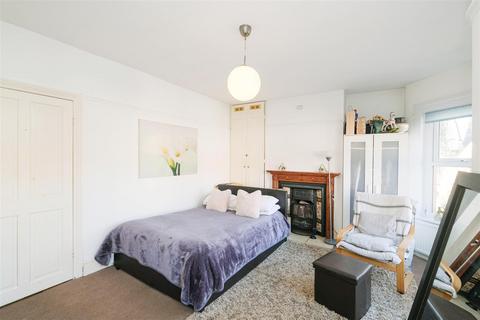 4 Lloyd Road, London, E17 6NR