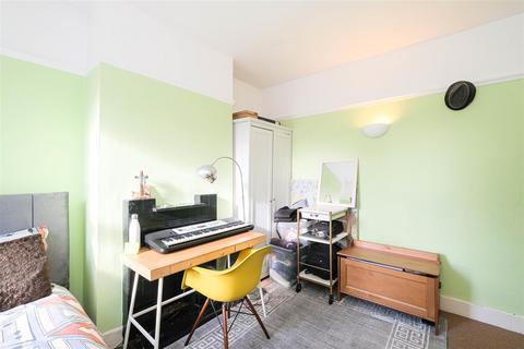 4 Lloyd Road, London, E17 6NR