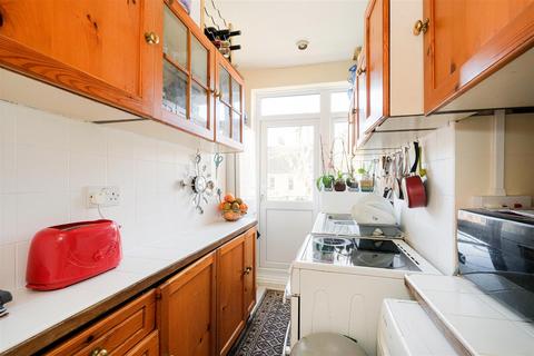 4 Lloyd Road, London, E17 6NR