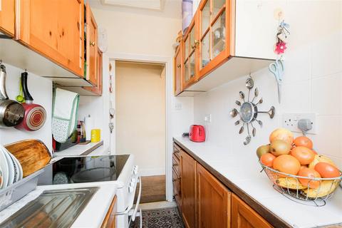 4 Lloyd Road, London, E17 6NR