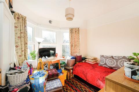 4 Lloyd Road, London, E17 6NR
