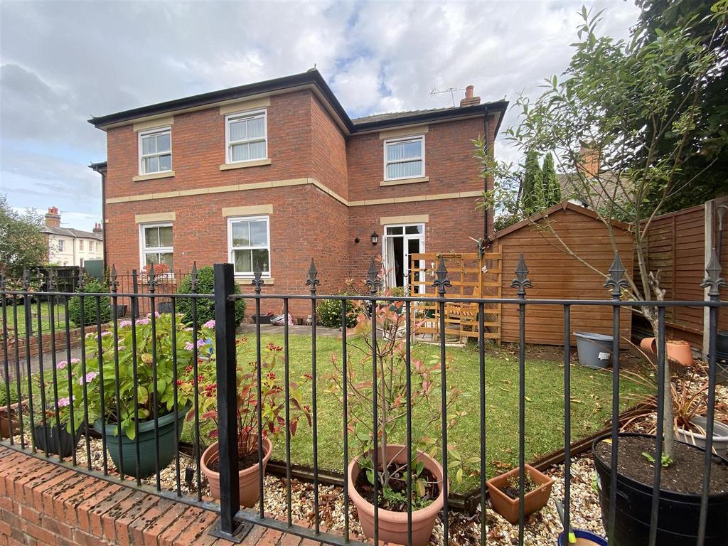 Lower Howsell Road, Malvern 2 bed apartment for sale £195,000