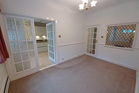 2 bedroom detached bungalow to rent, Warwick Road, Solihull, West Midlands