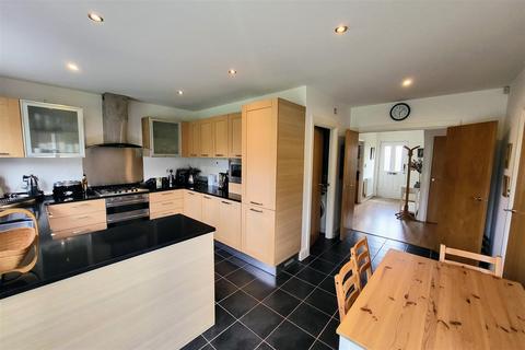 5 bedroom detached house for sale - 5 BEDROOM Deatched House - Hammarsfield Close, Standon, Herts