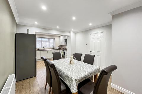 29 Albany Way, Bristol, BS30 8UB