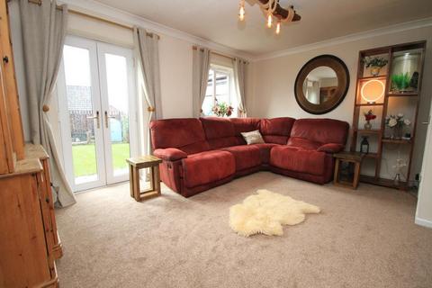 3 bedroom semi-detached house for sale - Weavers Croft, Thackley, Bradford