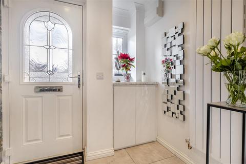 353 Eakring Road, Mansfield, NG18 3EL