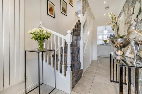 353 Eakring Road, Mansfield, NG18 3EL