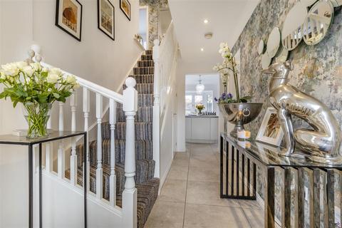 353 Eakring Road, Mansfield, NG18 3EL