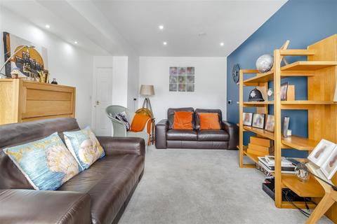 353 Eakring Road, Mansfield, NG18 3EL