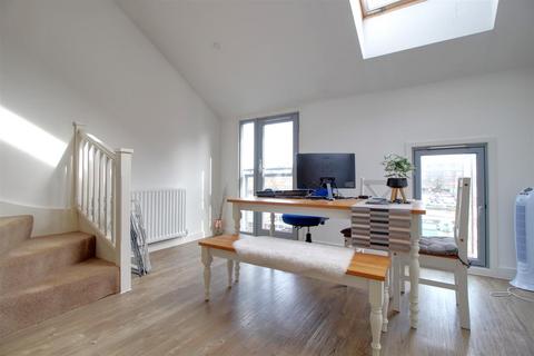 2 bedroom duplex for sale, Merchants Quay, Gloucester Docks