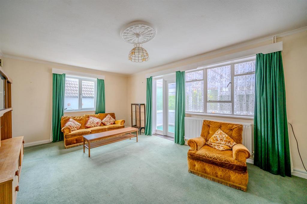 Sitting/Dining room