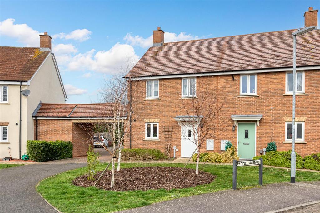 Fennel Avenue, Stotfold SG5 4LJ 3 bed semidetached house for sale £