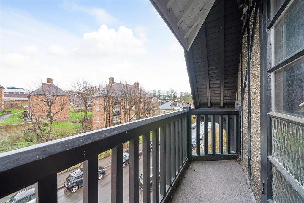 4, 8 Gatestone Road-4.jpg