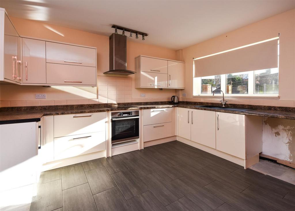 25 Bognop Road - Kitchen.jpg
