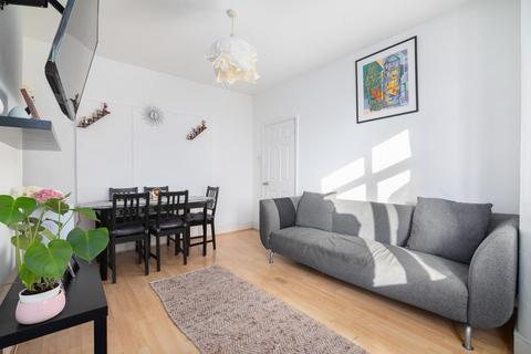 3 bedroom terraced house for sale, Shelbourne Road, London