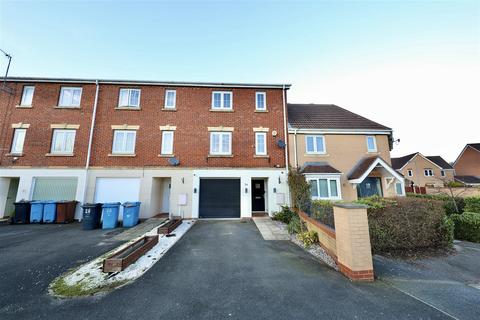 4 bedroom end of terrace house for sale - Haweswater Way, Kingswood, Hull