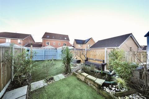 4 bedroom end of terrace house for sale, Haweswater Way, Kingswood, Hull