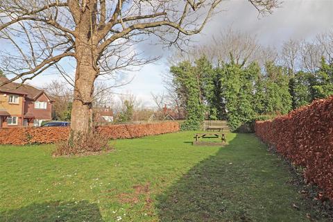 29 Abbots Rise, Redhill, RH1 1LL