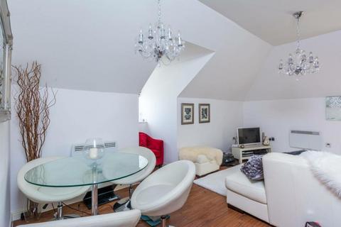 1 bedroom flat for sale, Schoolgate Drive, Morden SM4