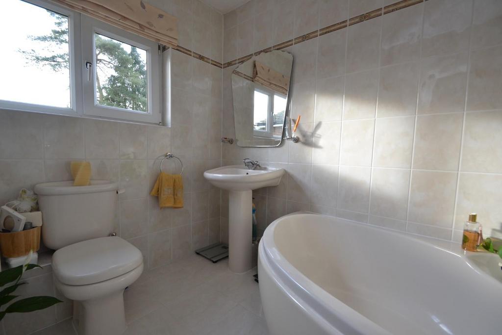 Bathroom 1.JPG
