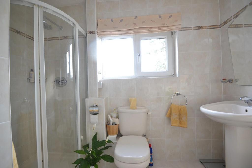 Bathroom 2.JPG