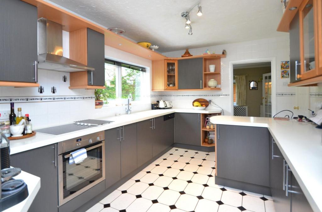 Kitchen.JPG