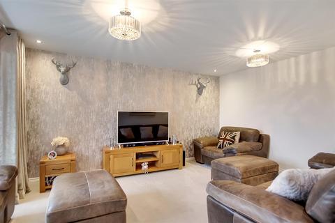 12 Beckside Close, Hurworth, Darlington, DL2 2JW