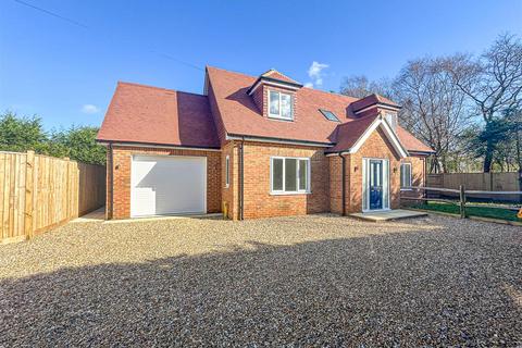 4 bedroom detached bungalow for sale - Cottage Lane, Westfield, Hastings