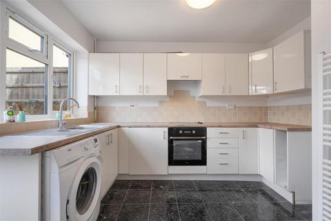 3 bedroom end of terrace house to rent, Clewer Fields, Windsor