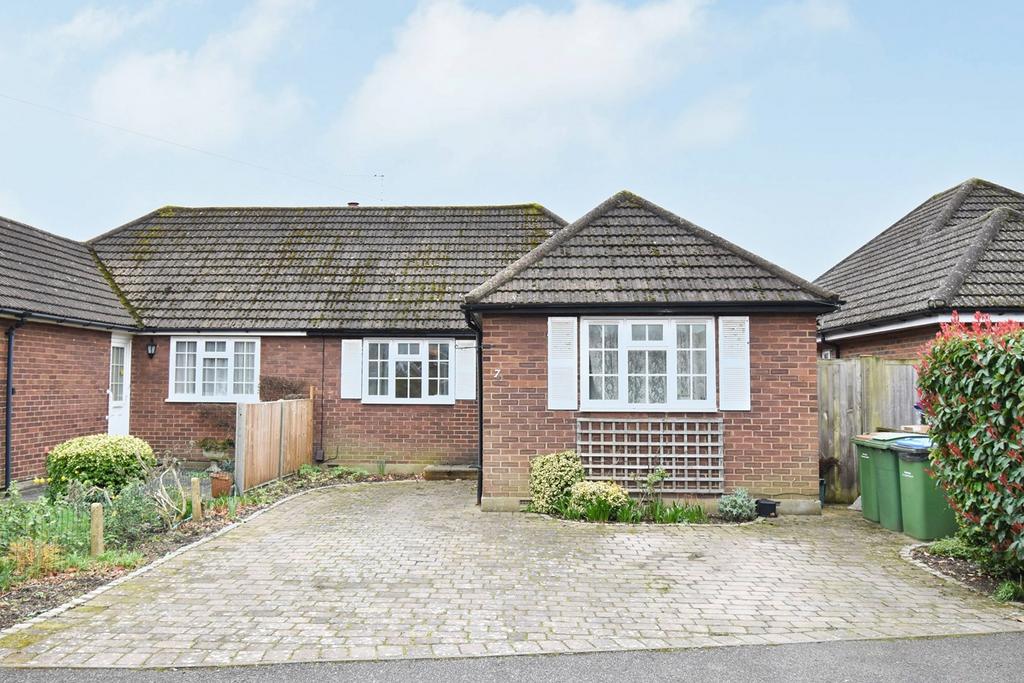Burlea Close, Hersham, WaltononThames, KT12 2 bed semidetached