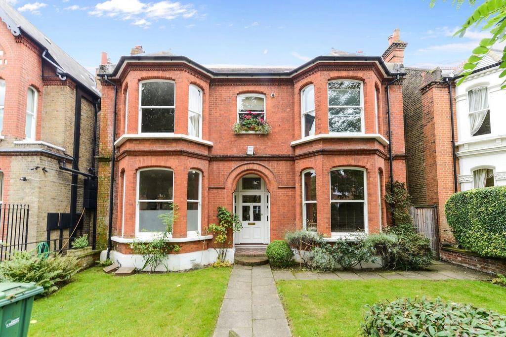 Culmington Road, Ealing, W13 3 bed flat for sale £599,950