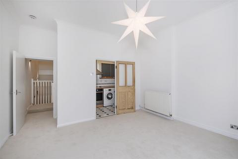 Flat 3, 12 Culmington Road, London, W13 9NR