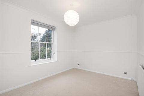 Flat 3, 12 Culmington Road, London, W13 9NR