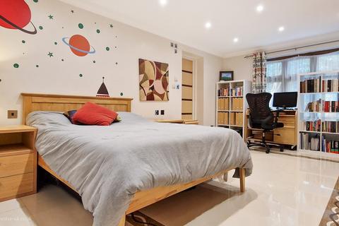 3 bedroom apartment for sale - Woodlands Close, Gerrards Cross SL9